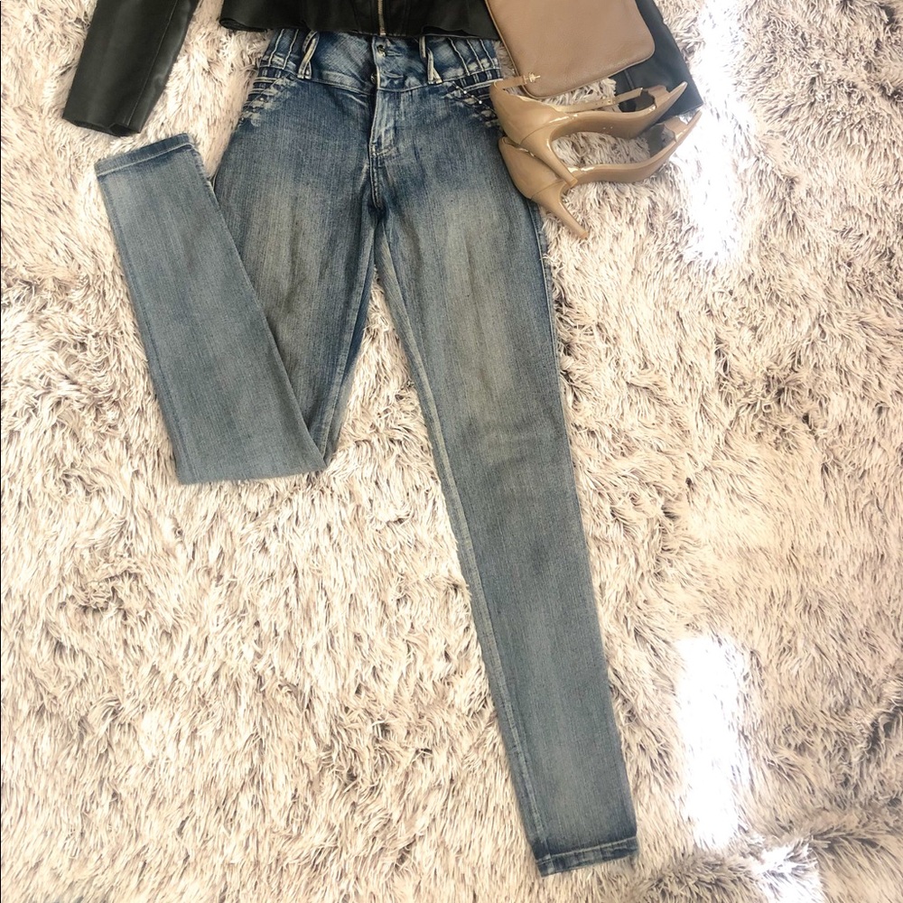 Colombian style high waisted jeans/ levanta cola